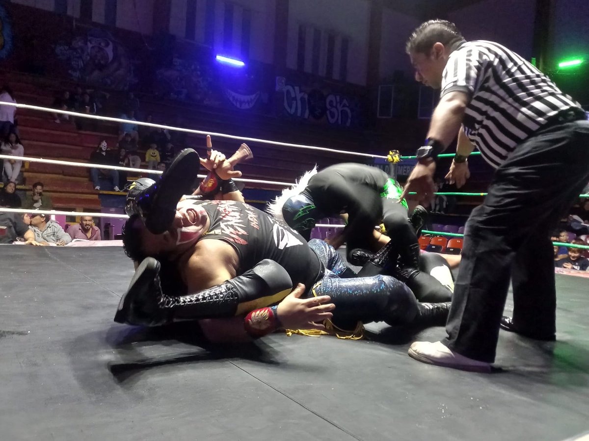 LaTijeraLucha's tweet photo. La primera batalla en la pletórica #ArenaNeza es para los rudos #VenganzaIndiaJr y #RustoBlack al dar cuenta de #GuerreroDeLaMuerte y #Profano, cuando con una canadian destroyer #Rustro deja tendido en el ring a Guerrero y previamenteel heredero de #VenganzaIndia sale... https://t.co/s5Le6uHvc9