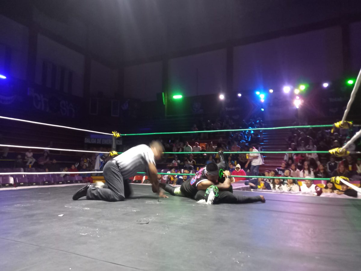 LaTijeraLucha's tweet photo. La primera batalla en la pletórica #ArenaNeza es para los rudos #VenganzaIndiaJr y #RustoBlack al dar cuenta de #GuerreroDeLaMuerte y #Profano, cuando con una canadian destroyer #Rustro deja tendido en el ring a Guerrero y previamenteel heredero de #VenganzaIndia sale... https://t.co/s5Le6uHvc9