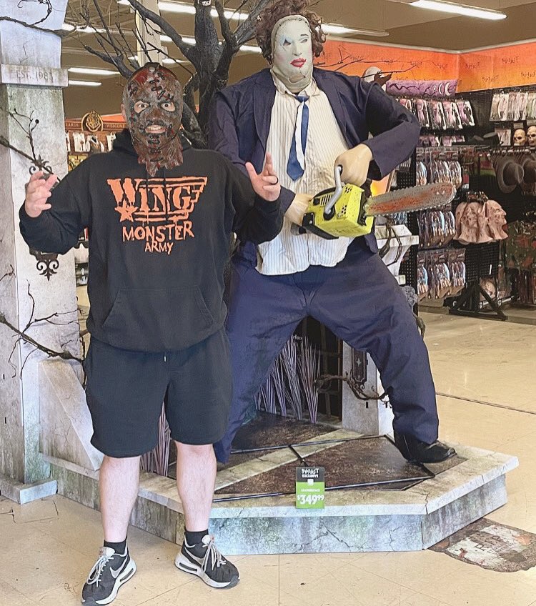 butchsawyerpro's tweet photo. Went into @SpiritHalloween the other day and found a fellow Sawyer…
.
.
.
🏷️
#ButchSawyer #SpiritHalloween #ExplosionApparel #TexasChainsawMassacre #Leatherface #Horror #Slasher #Spirit https://t.co/V7VBrqjKrl