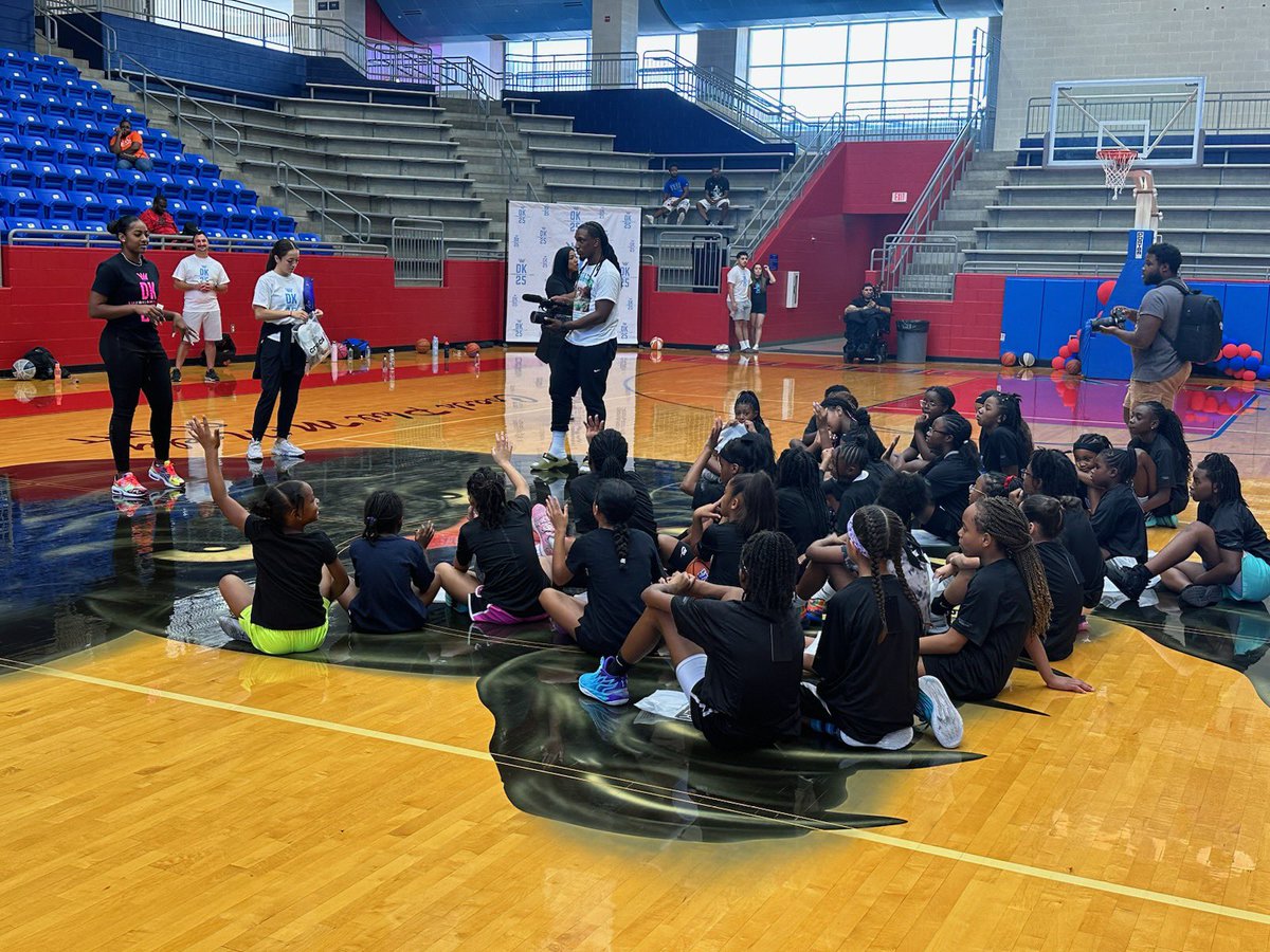 What an Honor for <a href="/dejakelly25/">Deja Kelly</a> to comeback and host the <a href="/dejakellycamp/">Deja Kelly EmPOWERment Camp</a> at home <a href="/pantherettesbb/">Duncanville Pantherettes 🏀</a>