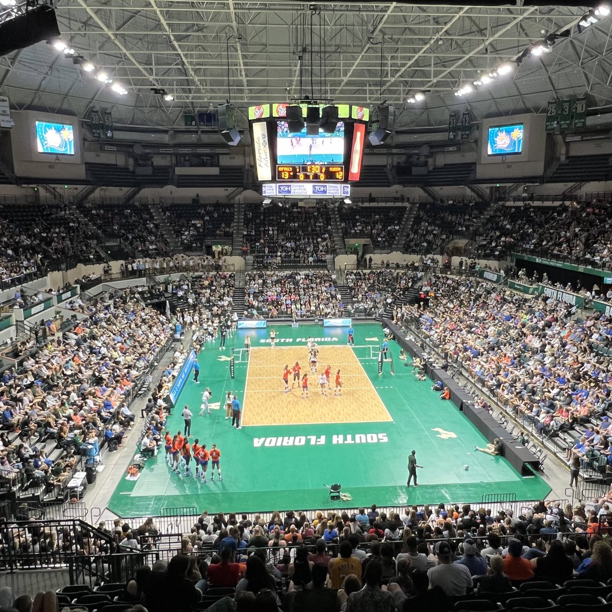 RHiggins_USF's tweet photo. To the @yuenglingcenter record-breaking crowd of 6,877 fans, THANK YOU! This was a truly special weekend for volleyball in our community. The Road 2 Tampa Bay and December’s @NCAAVolleyball National Championship kicked off in the best way possible! ☀️🌴🏐 https://t.co/YJehCfJK1i