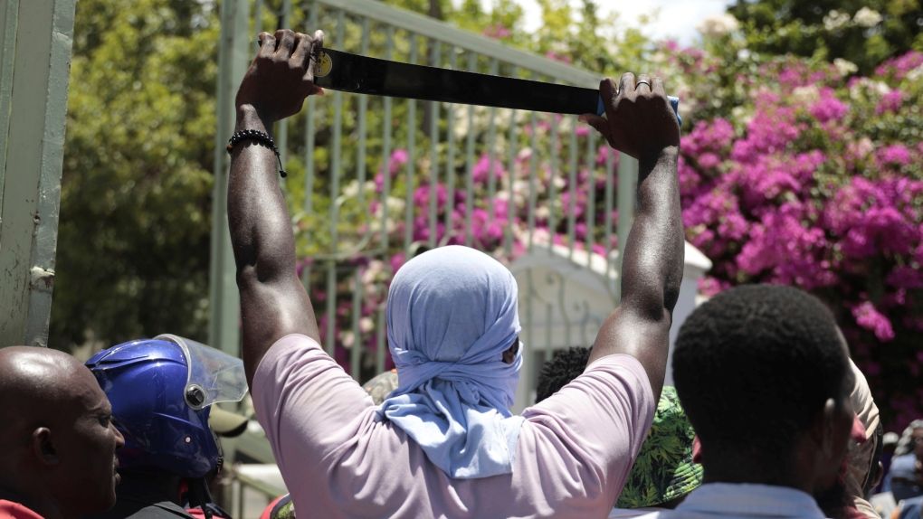CTVNews's tweet photo. A gang in Haiti opens fire on a crowd of parishioners trying to rid the community of criminals https://t.co/JVZI8YDjXT https://t.co/99cWzyYdmr