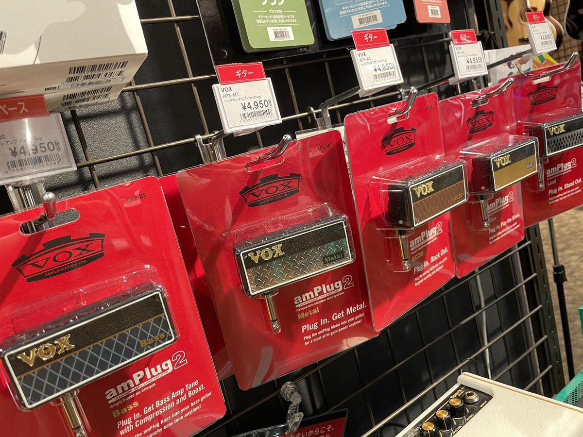 shima_tachikawa's tweet photo. 品薄状態が続いていた人気のVOX amPlug2シリーズが入荷致しました♪ヘッドホン等があればいつでも繋ぐだけで演奏でき、実はAUX端子も付いているので曲を再生しながらの練習も可能でとても楽しいアイテムです!
AC30が鉄板ですが、歪みが気持ちいLeadもオススメです⚡
#VOX #amPlug2 #ヘッドホンアンプ https://t.co/PGUs56au3Q