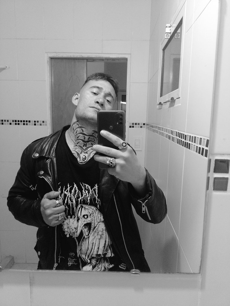 Nicolas28319683's tweet photo. Tattoo nuevo y faltan detalles 🖤#metalboy #alternativemodel #tattooboy https://t.co/Z85JxVBk1t