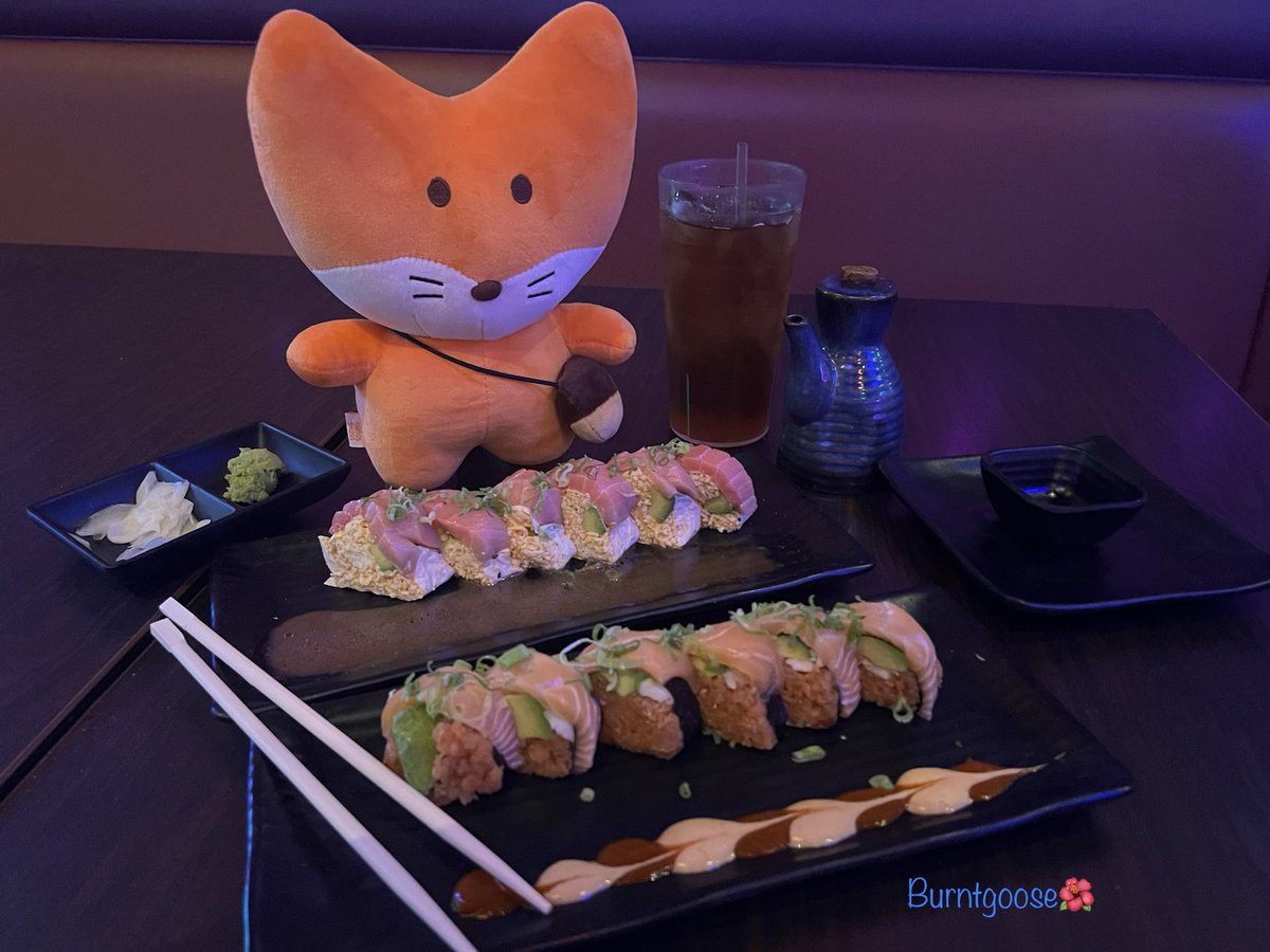 KemsleyMichele's tweet photo. Sseong-Sseong and I went on a date today 🦊Saw a Blue bug kick @SS then went to my favorite sushi restaurant 🌺#Inseong #BlueBeatle #DCComics https://t.co/53a5mm3mOQ