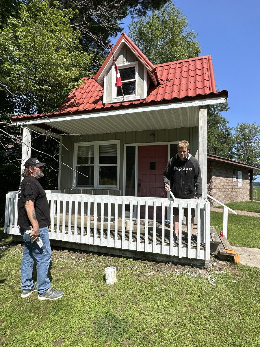 Chamber crew out putting a fresh coat of paint on the Windsor Park kiosk in Bala. A bit of flag unfurling too. Thanks Ed Boyd for your efforts this weekend. #chamberhood #muskokalakes