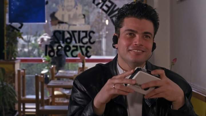 اللي بيسمع عمرو دياب ، صعب يملا عينو اي مغني تاني ..