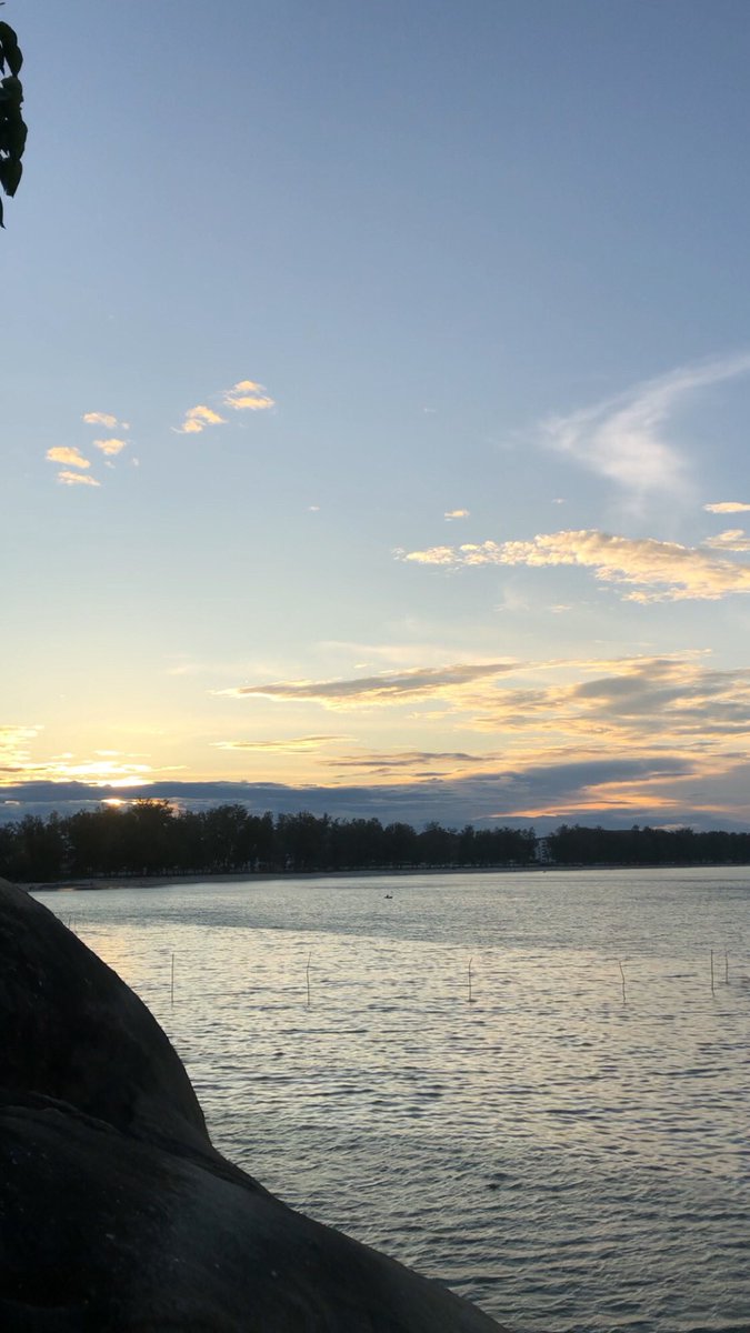 NIRACHA1505's tweet photo. อย่าไปเสียดาย กับเรื่องที่ผ่านมา แต่จงมีความสุข กับเวลาที่เหลือ 🎣🌊🌥️🪐 https://t.co/7OUrDUBXKl