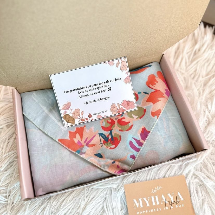 MyhayahijabBox's tweet photo. @ketengahketepi Tumpang rezeki ✨ Hi saya ada jual giftbox tudung for those yang taktahu nak bagi apa sempena raya or birthday orang tersayang sebagai tanda penghargaan giftbox ni sangat sesuai nak bagi harga super murah &amp; FREE POSTAGE‼️ https://t.co/FdlDHBU1Bm