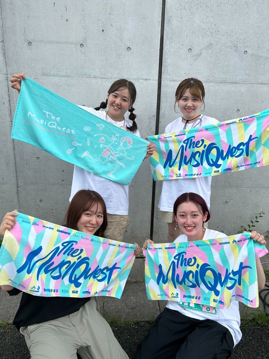 themusiquest's tweet photo. 【来場者インタビュー】

＞栃木県と新潟県からお越しの4人組

╭━━━━━╮
  お目当ては？
╰━ｖ━━━╯
🎶sumika
🎶Mrs. GREEN APPLE

ありがとうございます☺️
楽しんでください❣️

#themusiquest #TMQ https://t.co/oO9Ih8hQqb