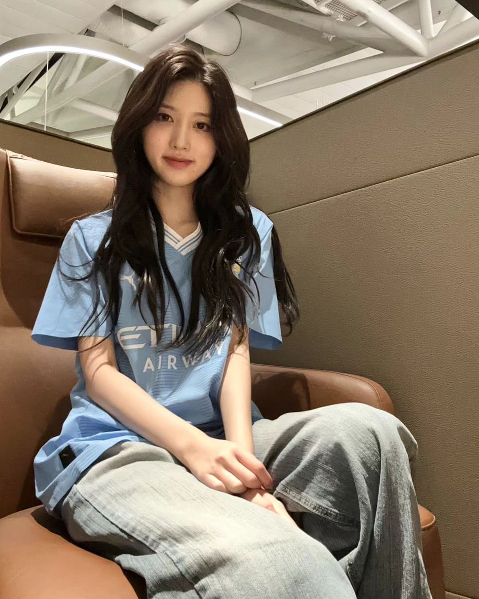 ivepics_'s tweet photo. ivestarship instagram update with GAEUL https://t.co/ejQkw8Ew26