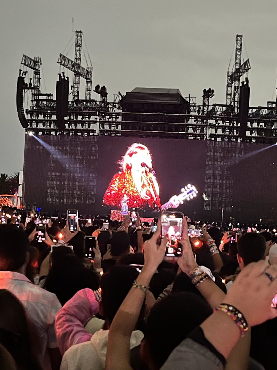 albertgaunt's tweet photo. Todo bien estos 10 minutos #MexicoCityTSTheErasTour #MexicoTSTheErasTour @taylornation13 #ALLTOWELL. https://t.co/81tH1tBz7x