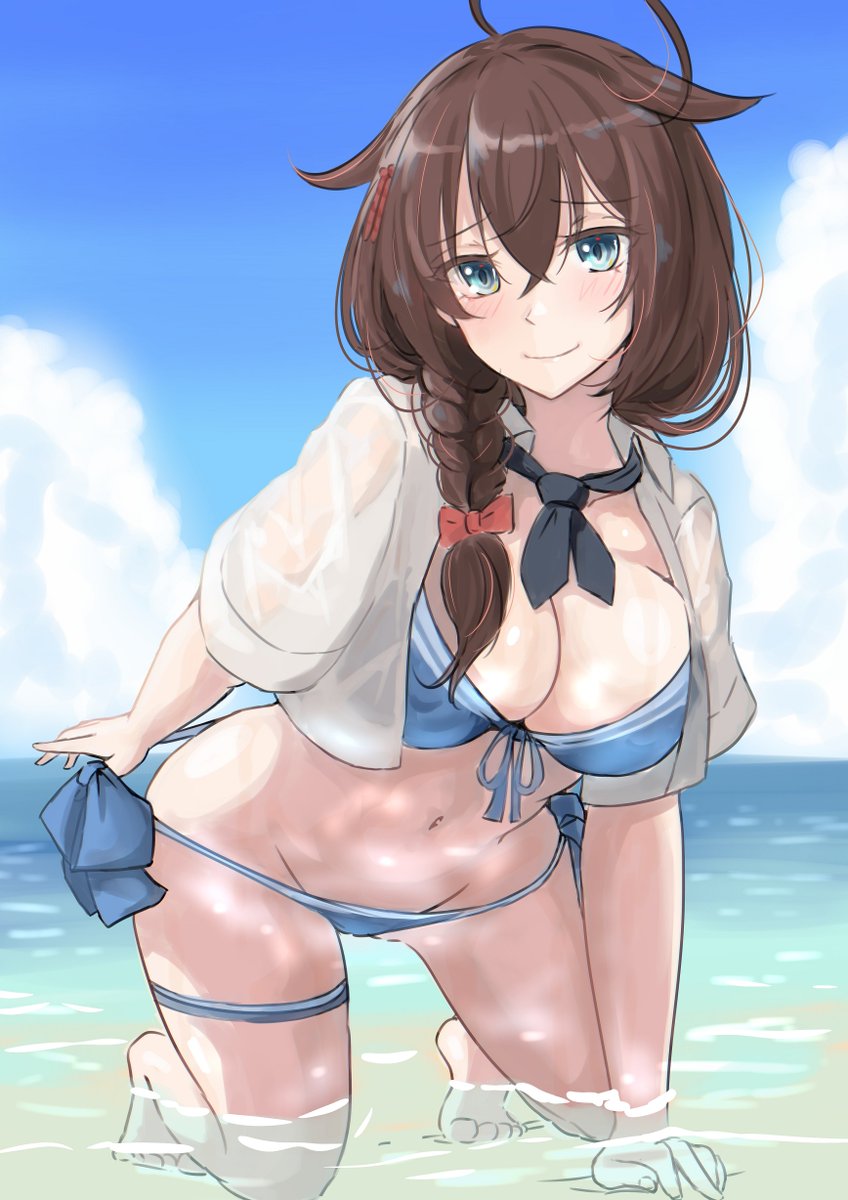 水着時雨

時雨「どう、かな?え?元気に出た?そうかい?良かった///」 