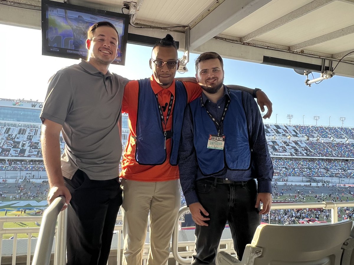 DanielJRicker's tweet photo. Living the dream https://t.co/UiEpPRN14D