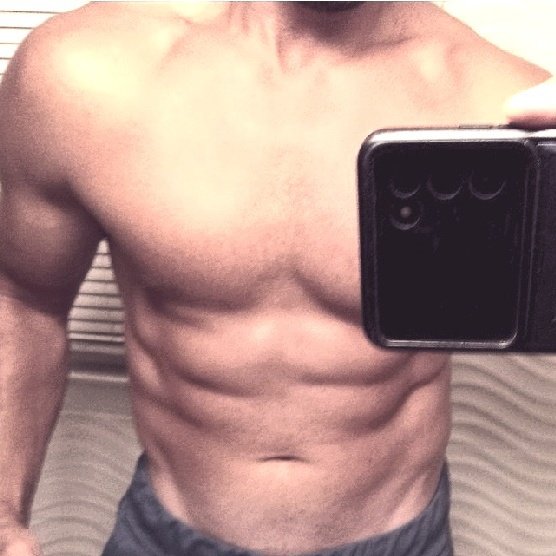 TheDadAesthetic's tweet image. I started this account because I felt alone as a dad
I LOVE being a dad but HATE the archetype that most dads are sloppily content with falling into
Al Bundy type mfs
Lazy, low energy - 35 y/o already talking about mailing it in
I'm not the fittest dad on this app, but IRL…