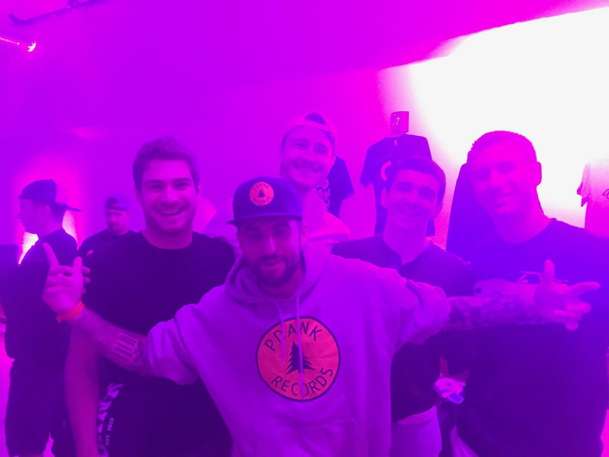PAOLlNl's tweet photo. 6 years apart pretty much to the day. Thanks for continually putting on amazing shows @spizzyspose https://t.co/Mllo5Bvhmb
