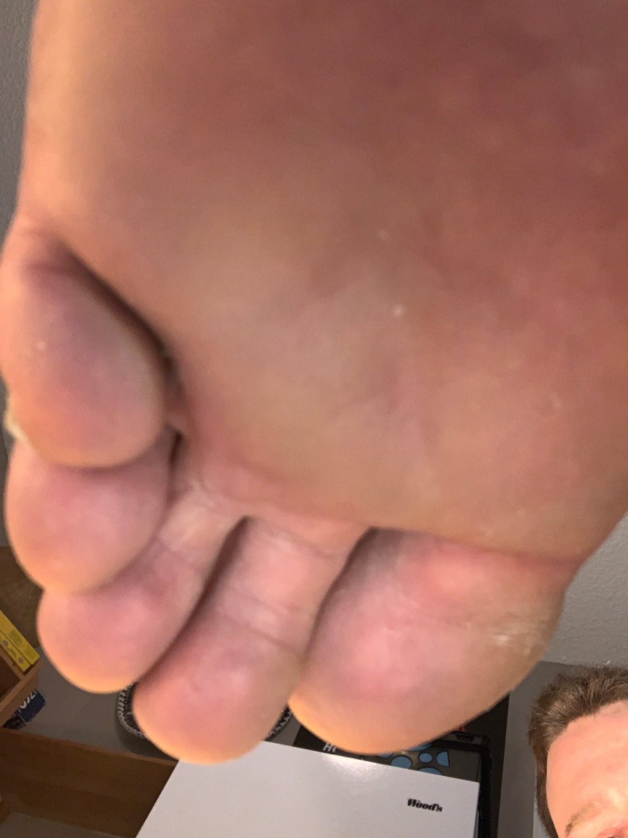 betafootnerd's tweet photo. Imagine having your nose under those jock toes after a long day! The stink is intense.
#jockfoot #alphatoes #str8roommate #gayfeet
#4lph4futs4uce https://t.co/CrIWTsFHQV