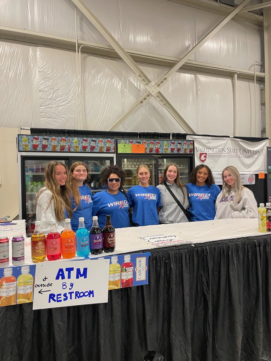 fpcatch4's tweet image. Day #3! Great group representing EVCC softball! #evergreenstatefair #evcc #evccsb @EvCC_Trojans @EverettCC
