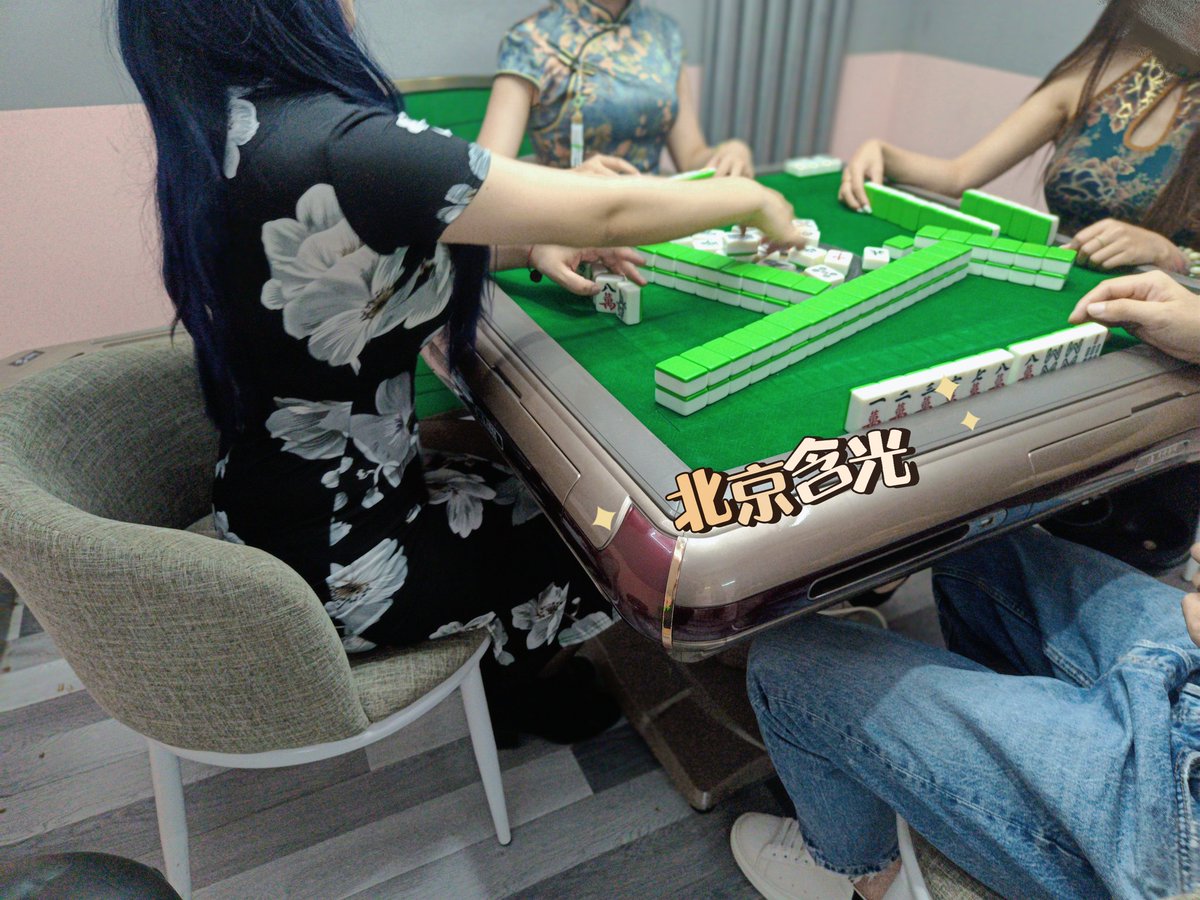 大家期待已久的旗袍趴来了~图一从右往左第一个是<a href="/010wqq/">010wqq</a>第二个是来自保定的小伙伴没有推，第三个来自天津也没有推~第四个在这<a href="/qtaozi/">Wall-e＆Eva</a>第五个是妮妮啦@bjfqhgni最后一个是王大漂亮<a href="/Riwo777/">白梦夫妻</a>－一共九对优质夫妻还有两个嫂子提前走的没拍上@merryjudyNick