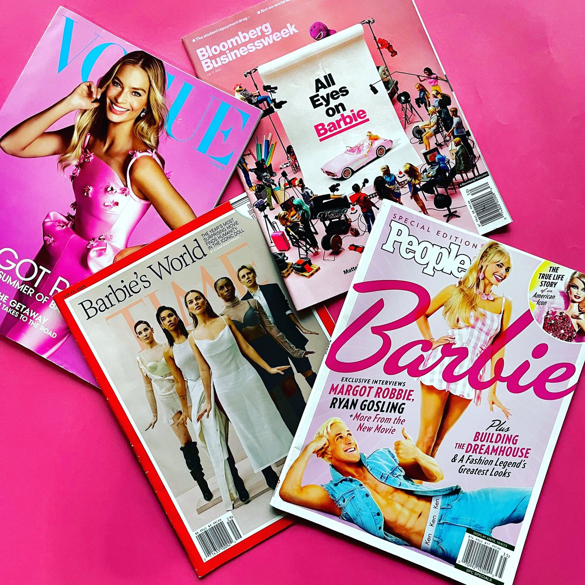 fabgelous's tweet photo. On Sundays, We Read Pink.

💖💖💖 https://t.co/i609Z7HcYW