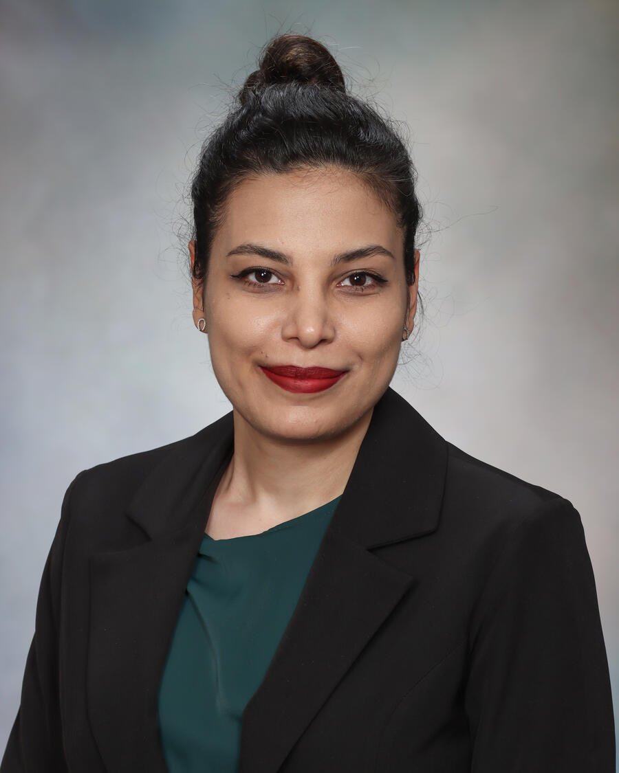 Hello #MedTwitter please help me!
 Do I look like a 50 year old mom who’s planning to teach you a good lesson in this headshot or it’s actually a good one for my #ERAS application?!
#MatchDay #2024match