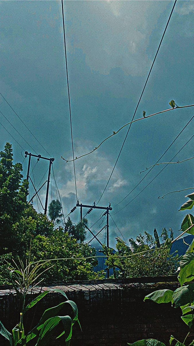 chauhanSp11's tweet photo. Respected Chief Minister,@pushkardhami wish to highlight a grave concern wherein our house is situated beneath a 33kV power line. Recently, my brother sustained injuries while working on the rooftop due to this line.
@ukcmo
P1/2 https://t.co/1Pk14hvvkz