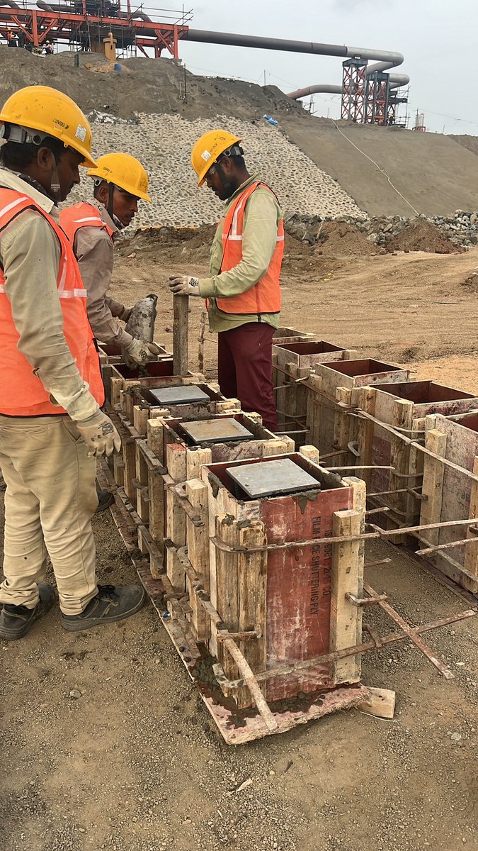 Radheykumar_'s tweet photo. Precast Column for pipe support with insert plate 

#Construction #civil #civilengineer #concrete https://t.co/l4qfzxi7Fn