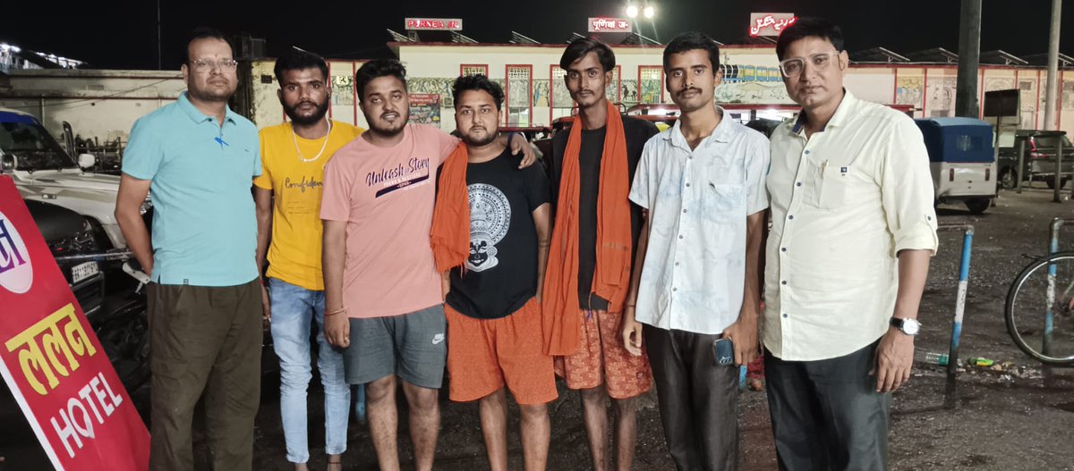 TeamPurnea's tweet photo. #Day-24
#Date-26/08/2023
कम्यूनिटी किचन का 24 वां दिन समाप्त हुआ।
आप लोगों का सहयोग बना रहे...✌️
हम 366 दिन कम्युनिटी किचन चलाएंगे।
#Days366
#CommunityKitchen
#CommunityKitchenPurnea
#TeamPurnea
@TeamPurnea @dmpurnea
@biharsehai @PurneaSp @ias_kundan @ArifAhsan_IAS https://t.co/9nNqf39m3h