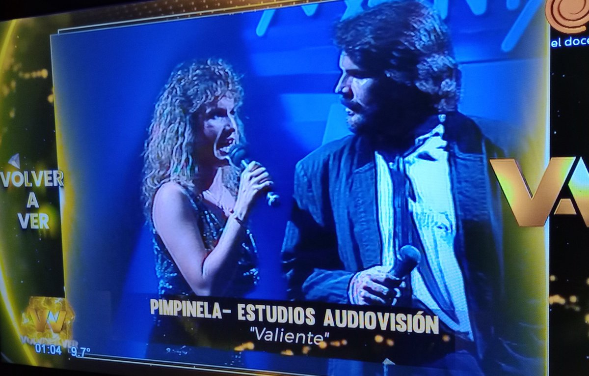FaChaniar's tweet photo. Cualquier similitud del look de Anita Moré en #ATAV2, con la gran Lucía Galán en los 80s, es pura producción 👏🏻👏🏻👏🏻 @PolkaProd @justinabus @PimpinelaNet #VAV #VolverAVer @eldoceoficial https://t.co/XGfU2c4sNy