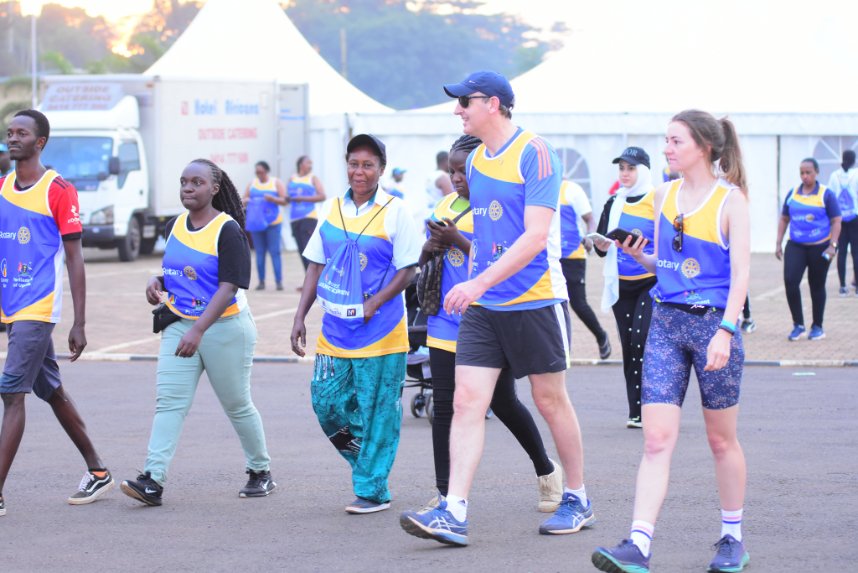 CentenaryBank's tweet image. Off we go 21Km ,10Km and 5Km  runners are on route. #CancerRun23 #RunForHope