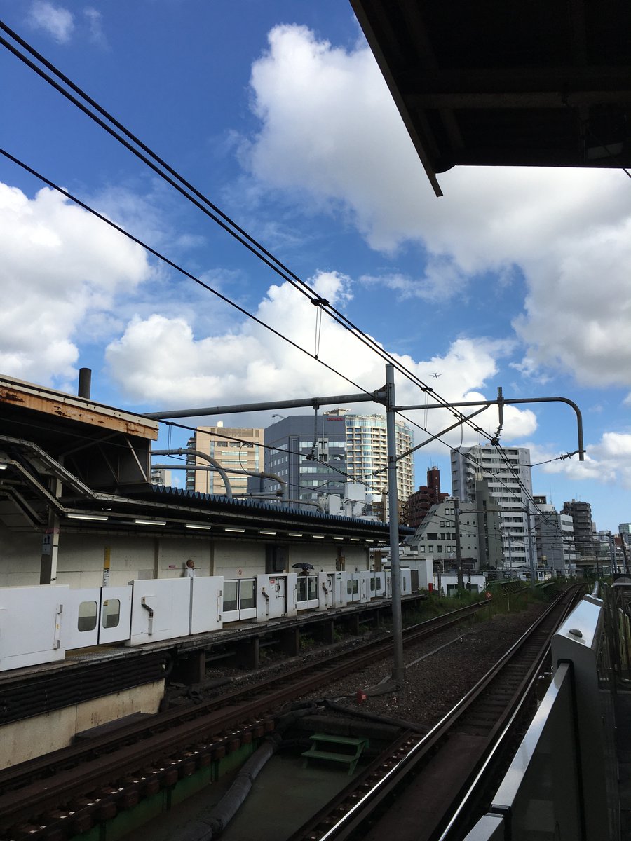 jcp96430682's tweet photo. 先日、党本部に行ってきました。
代々木駅のホームから見えるくらい大きな建物でした。 https://t.co/zYEHz9VkpO