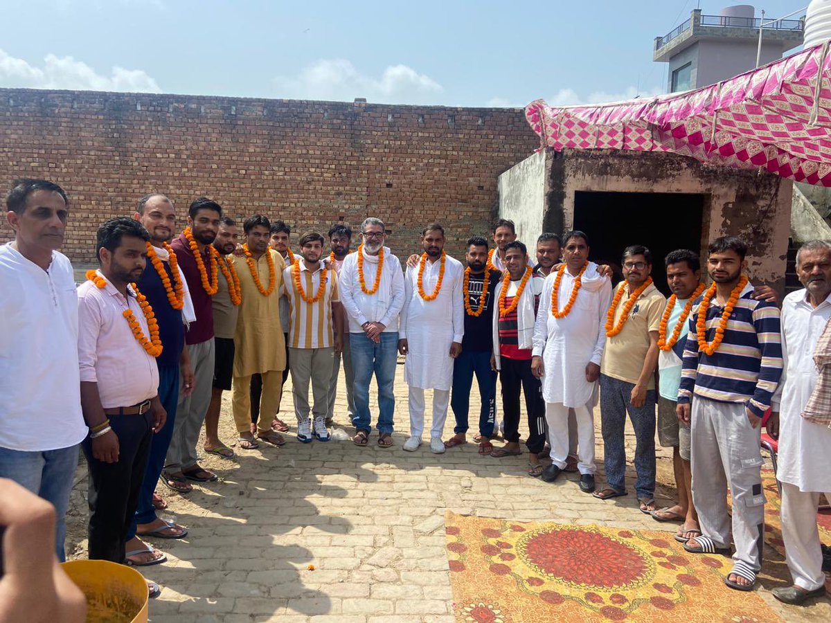 MandeepSChatha's tweet photo. पिहोवा हल्के के गाँव सारसा में आयोजित कार्यक्रम में अंकुर शर्मा, संदीप मलिक, देवी प्रसन्न शर्मा ने अपने सभी साथियों सहित चौ. @BhupinderShooda जी के नेतृत्व और कांग्रेस की नीतियों में आस्था व्यक्त करते हुए पार्टी का दामन थामा। 

आप सभी का कांग्रेस पार्टी में स्वागत है। https://t.co/pIgQqoHiZ3