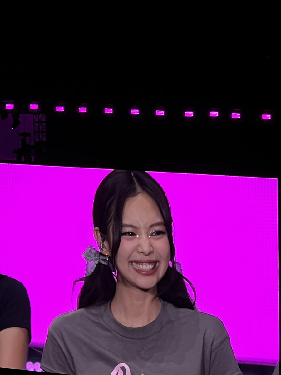 dreamingmoo's tweet photo. #BORNPINKinDODGERSTADIUM #BORNPINK_WORLDTOUR #BLACKPINKinLA #JENNIE https://t.co/iXhKVNA1Ug