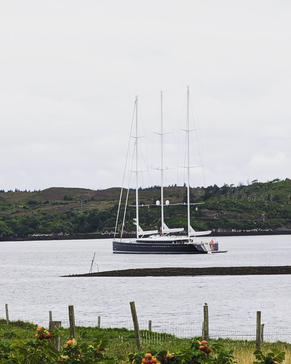 The final guest of the season. A warm welcome to Sea Eagle and old friends. She is here for a couple of weeks cruising the west coast and we know they are just going to love it! #superyachtingscotland #yachtingscotland #luxuryscotland #visitscotland #superyacht 🏴󠁧󠁢󠁳󠁣󠁴󠁿