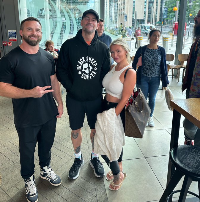 Knew I&rsquo;d bump into some Americans at Starbucks ☕️ https://t.co/FKjrKW5XMf