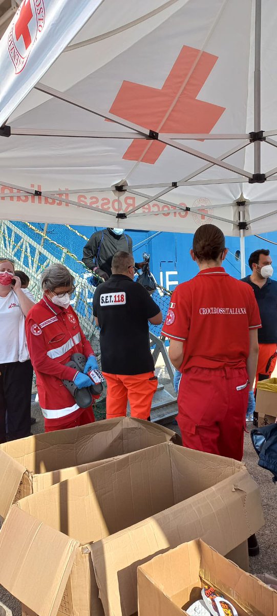 cribrindisi's tweet photo. 168 persone, la maggior parte minori non accompagnati, sono state soccorse dalla nave #GeoBarents di @MSF_ITALIA e condotte nel Porto di Brindisi, dove i nostri Volontari, supportati dal Comitato @cri_puglia, erano pronti ad accoglierle

#UnItaliaCheAiuta
#OvunquePerChiunque https://t.co/9cHpLejFfG