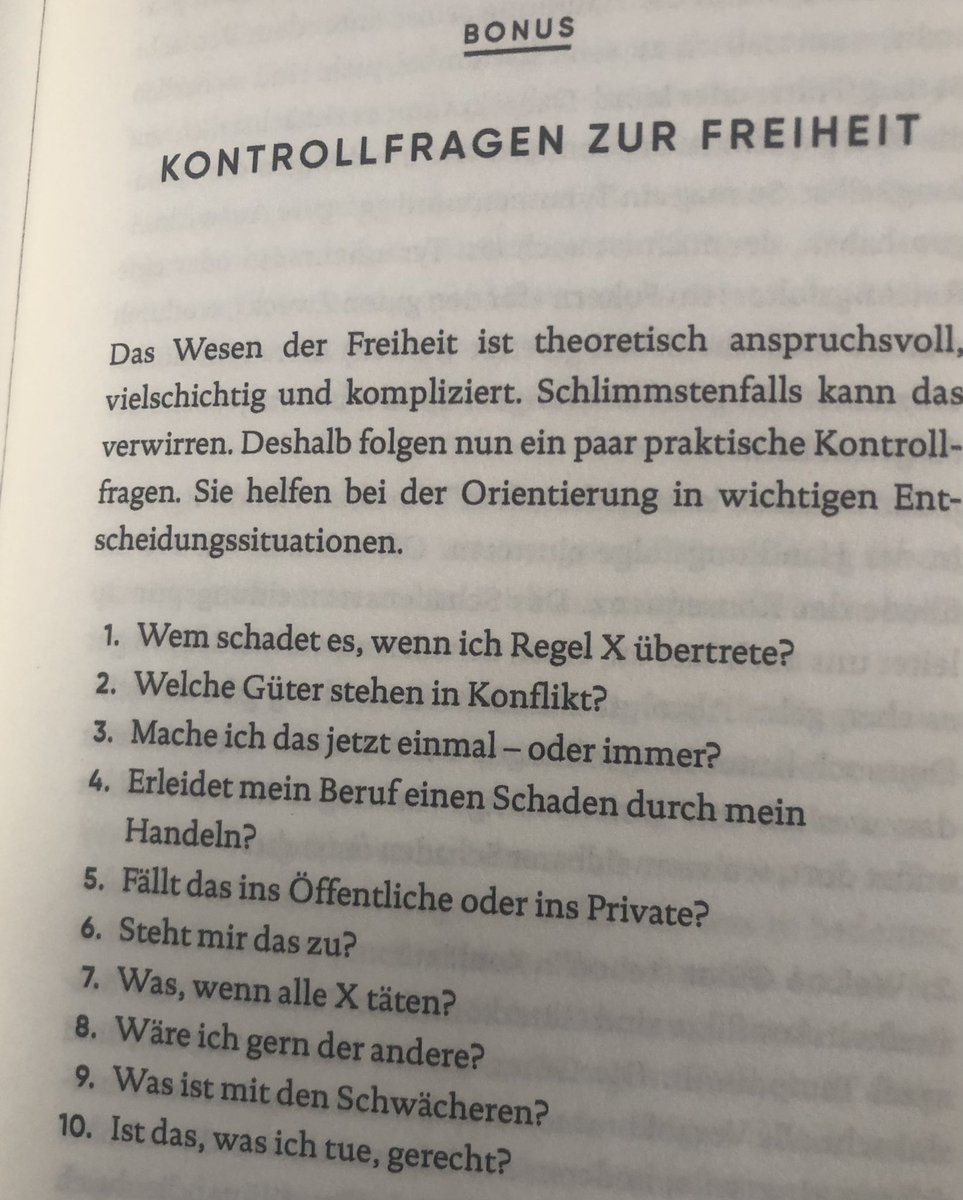 Da isses! „Wenn jeder an sich denkt, ist nicht an alle gedacht“ von <a href="/janskudlarek/">Jan Skudlarek</a> war im Briefkasten und ich kann es kaum erwarten, in den nächsten Herbsttagen da durch zu schmökern. Allein mit den „Kontrollfragen zur Freiheit“ könnten wir die Welt schon ein Stück besser machen☝️