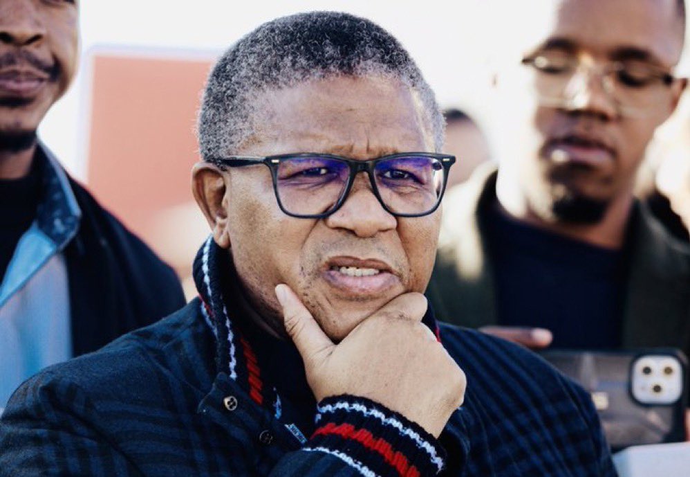 sewelankoana's tweet photo. Julius Malema was right about Fikile Mbalula.he’s a certified illiterate. https://t.co/jC1lYE8z0p