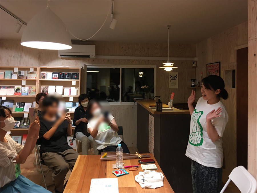 shosi_mizumori's tweet photo. 感無���、ってこういうときに使うんだったのね…阿部沙織さんとのトークイベントが終わってしまいました😭
阿部さんの変わらぬ飾らぬお人柄、お客様の溢れる阿部さん愛で楽しく話を伺えました。もう幸せ！皆さん本当にありがとうございました！
https://t.co/80zPST6Ove https://t.co/tfc2u8CZyB