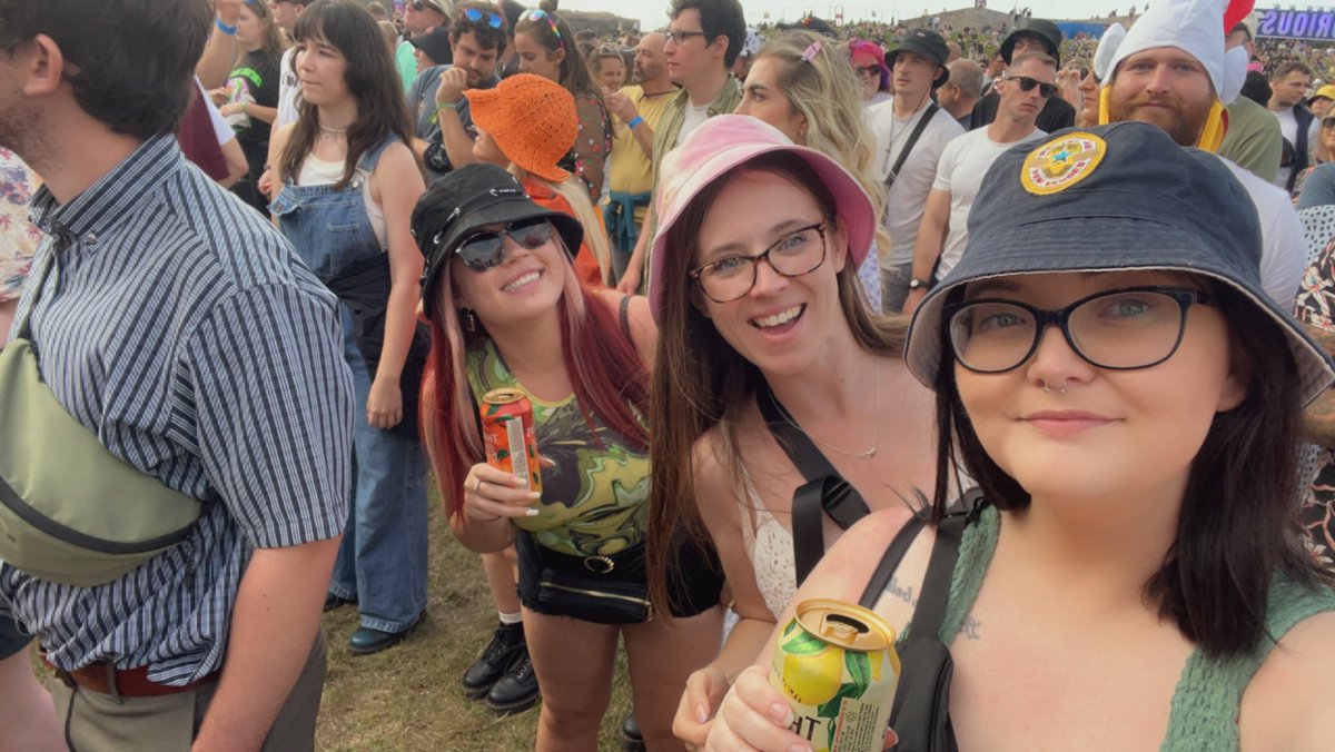 GemmaRafferty's tweet photo. @VictoriousFest this weekend has been amazing! One day left. Then a week of recovery 😂😂 https://t.co/NX0J4RkWjD