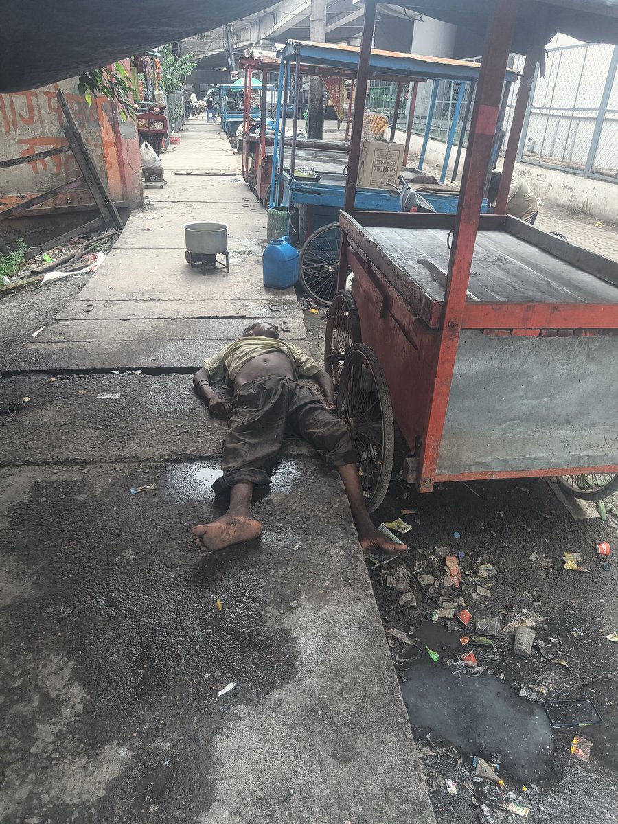 iampriyankjalan's tweet photo. Location: Choudhary Cinema Hall, Below Athgaon Flyover, Beside Gol Building
A man lying with just his breathe on. No attendant or family member. It's been almost 2 days as per information
Pls look into the matter
@himantabiswa @gpsinghips @CMOfficeAssam @assampolice @GuwahatiPol https://t.co/KIF4iPzzVy