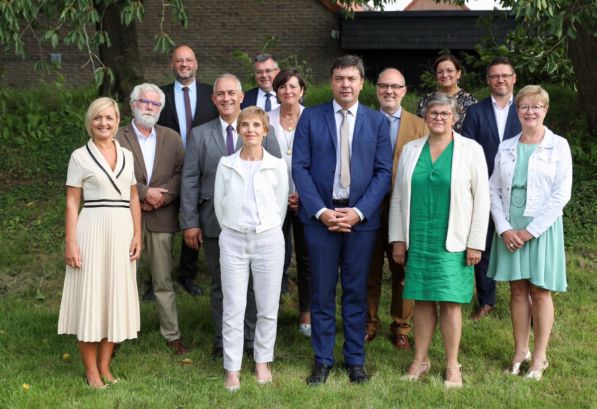 #Senatoriales Fière et heureuse de passer le témoin à cette belle équipe, conduite par Guislain Cambier et Anne Voituriez, qui rassemble des élus engagés, compétents, expérimentés, pour porter cette ambition de défendre au #Senat les territoires. Je préside le comité de soutien.