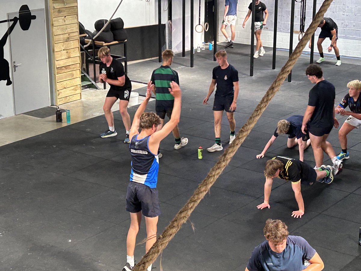 Lots of hard work in the CrossFit gym in Soustons for the rugby players! #TeamRHS