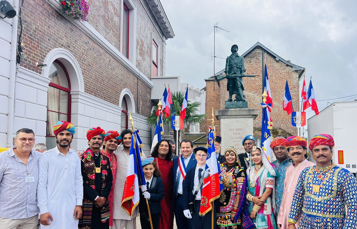 BhartiRahis's tweet photo. #Rahis #Bharti with his #DHOAD group from #Rajasthan - #india got warm welcome by Mayor of city FLEURY SUR ANDELLE - France invited to Represent india 🇮🇳 art and culture . @IndiaembFrance @PMOIndia @JawedAshraf5 @narendramodi @MEAIndia @DhoadG https://t.co/151RLFwADx