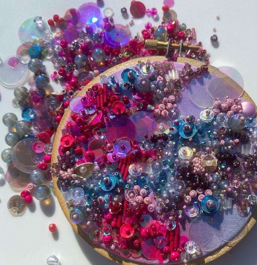 Get your beads together, it's Sunday! Enjoy your creative day! IG:stitched_bysoph #embroidery #texture #beads #sequins #hoop #purple #craft #handmade