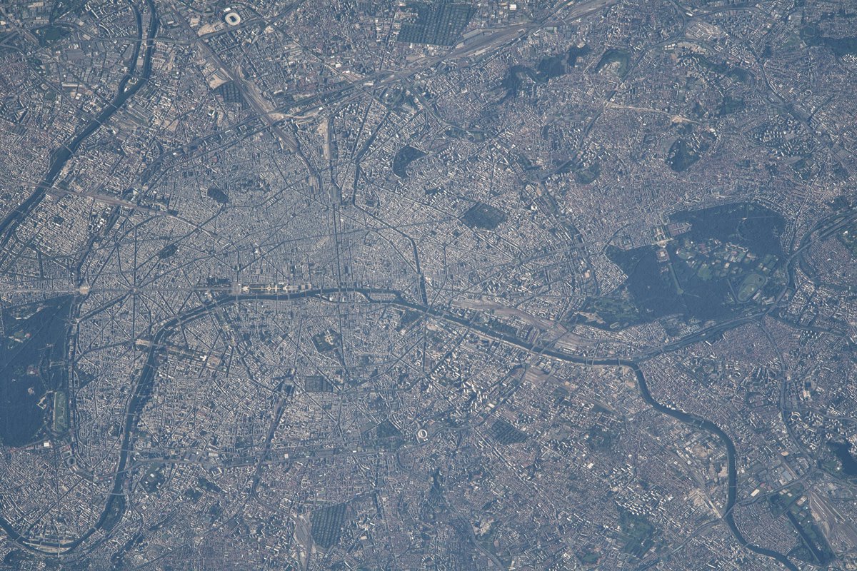 Bonjour #Paris, the City of Light ✨🇫🇷 Captured from space is the French capital, bordered by the Seine river and home to beautiful attractions - from the Eiffel Tower, to the Champs Elysées and Louvre Museum.