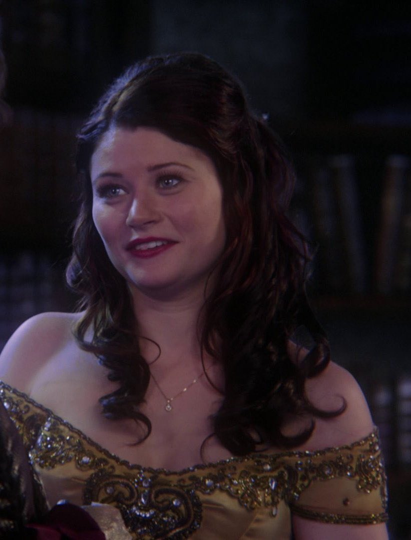 SarahSiren16's tweet photo. Emilie De Ravin will ALWAYS be my Belle ❤️ https://t.co/TzYPZ13yrm
