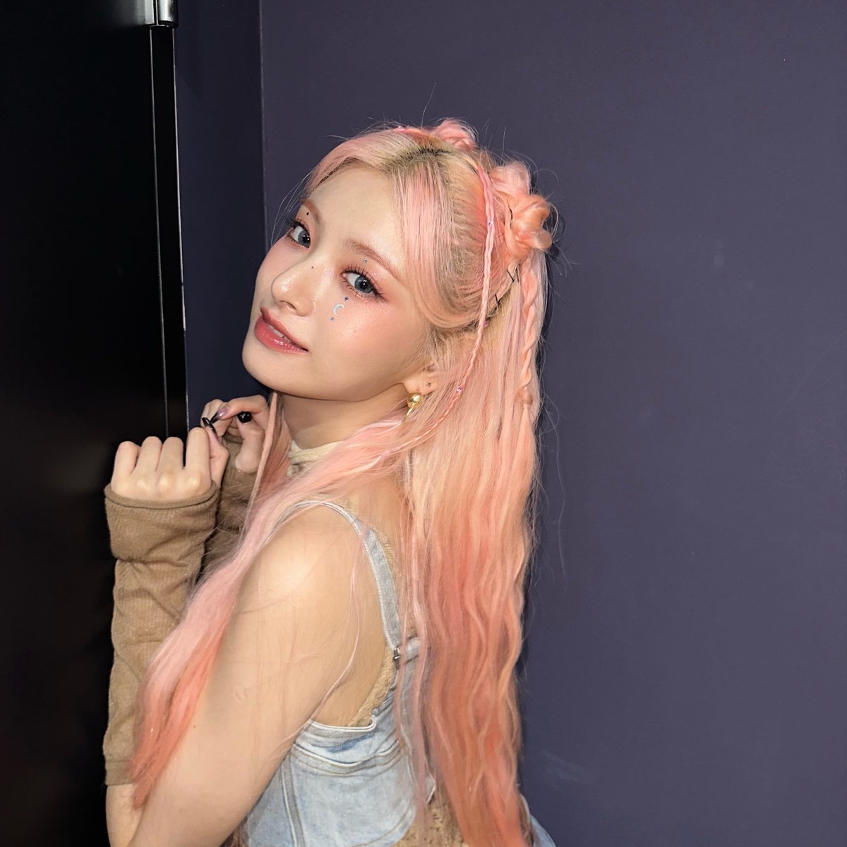 EVERGLOW_twt's tweet photo. [#이런]  🎀 https://t.co/NiZu50P56i