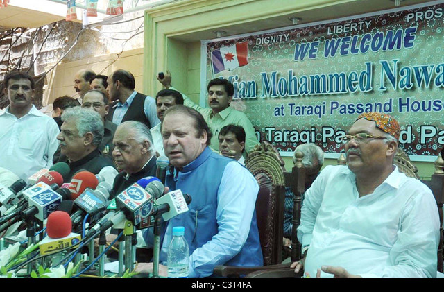 dastgirbhatti15's tweet photo. ھرھڪ حاڪم کان فائدو وٺندڙ بدنام قبضامافيا قادرمگسي بحريا ٽاون خلاف ڌرڻي ۾ سڀني پارٽين کي بيوقوف ٺاھي گرفتاريء کان به بچي ويو ۽ ملڪ رياض کان انعام طور پلاٽ به گهڻائي ورتائين ـ ھي سچو قوم پرست نه پر رڳو پيٽ پرست شخص آهي! https://t.co/xXzSfteHbz