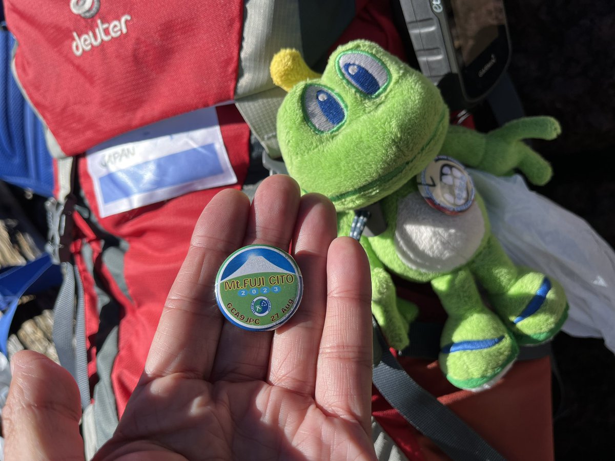 eizobig's tweet photo. 最高峰でのCITO
今年はいい条件で無事終了
来年も登れると良いな
#geocaching
#cacheintrashout
#富士山 https://t.co/t8WJGdWDVk